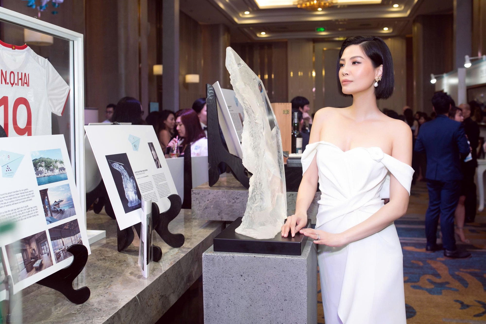 Nóng: Đã có người chi 73 triệu đồng mua đấu giá bức tranh của Ngô Thanh Vân- Ảnh 3.