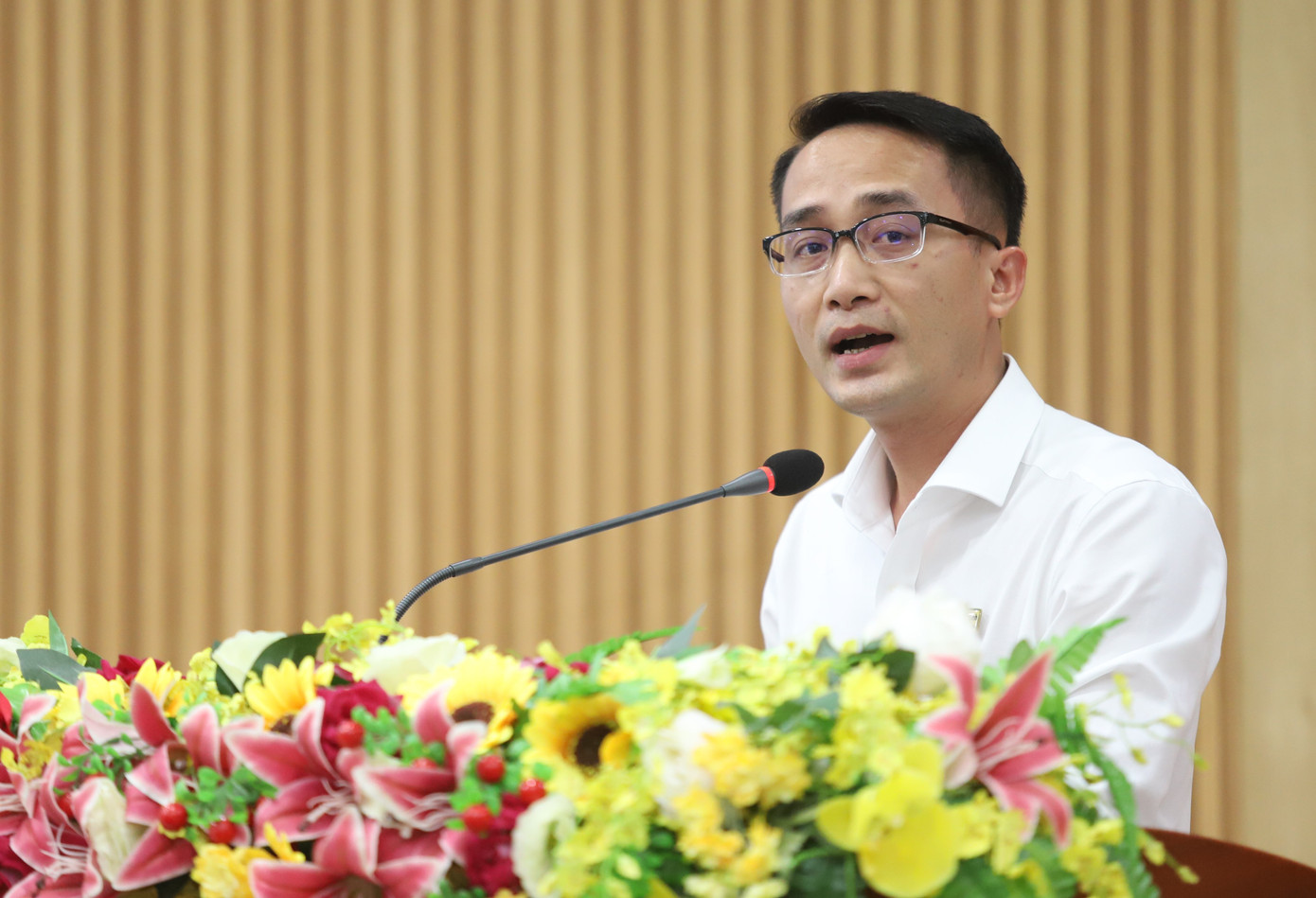 Hiến kế giải quyết tình trạng cấp xã 'thừa cán bộ nhưng thiếu người có chuyên môn'- Ảnh 1.