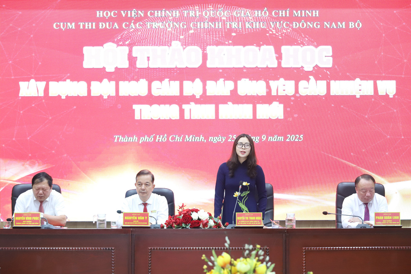 Hiến kế giải quyết tình trạng cấp xã 'thừa cán bộ nhưng thiếu người có chuyên môn'- Ảnh 3.