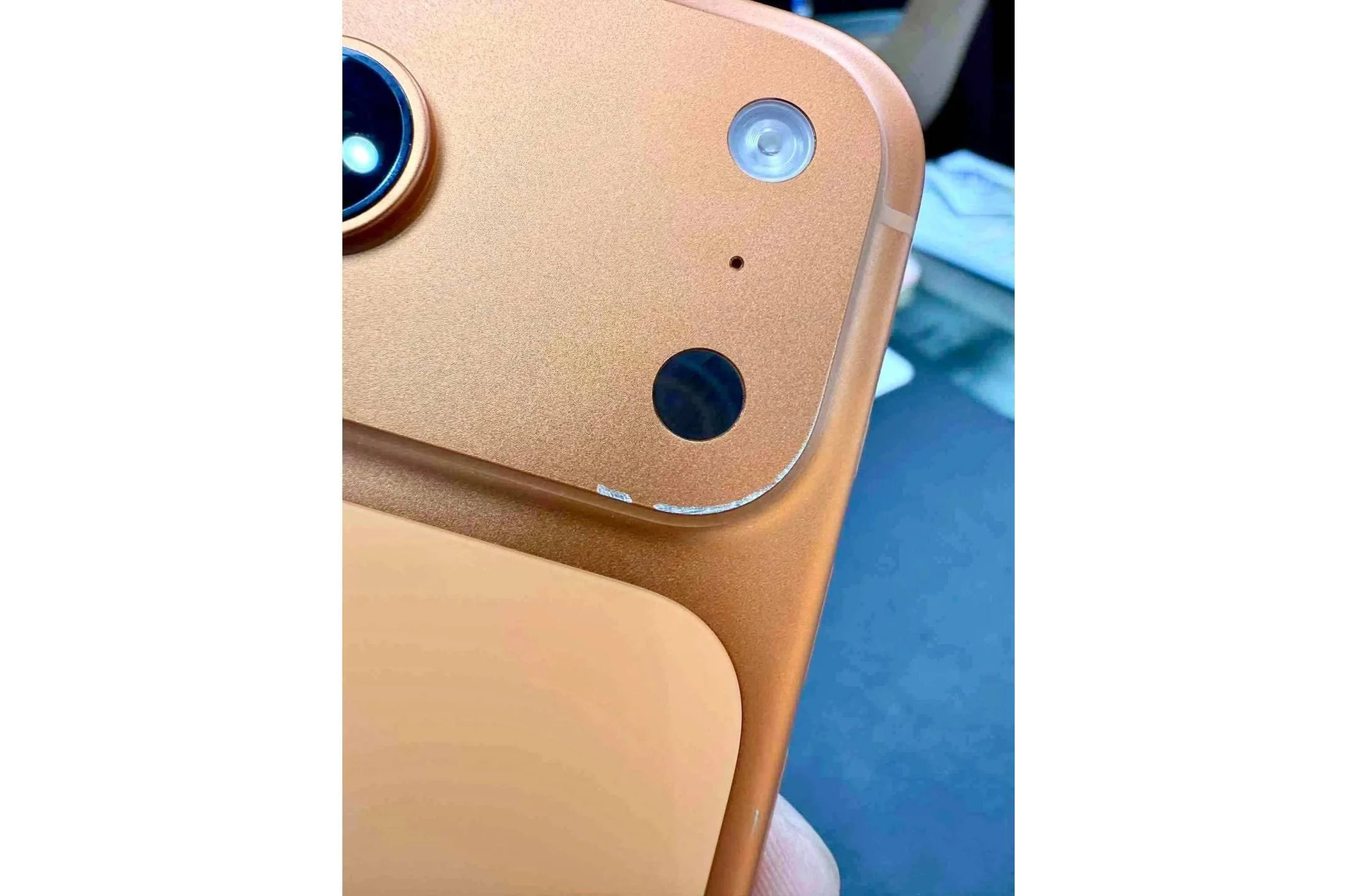 iPhone 17 Pro xước như một “món đồ nhái rẻ tiền”: Apple quá coi thường người dùng, sao cứ cố mua làm gì?- Ảnh 3.
