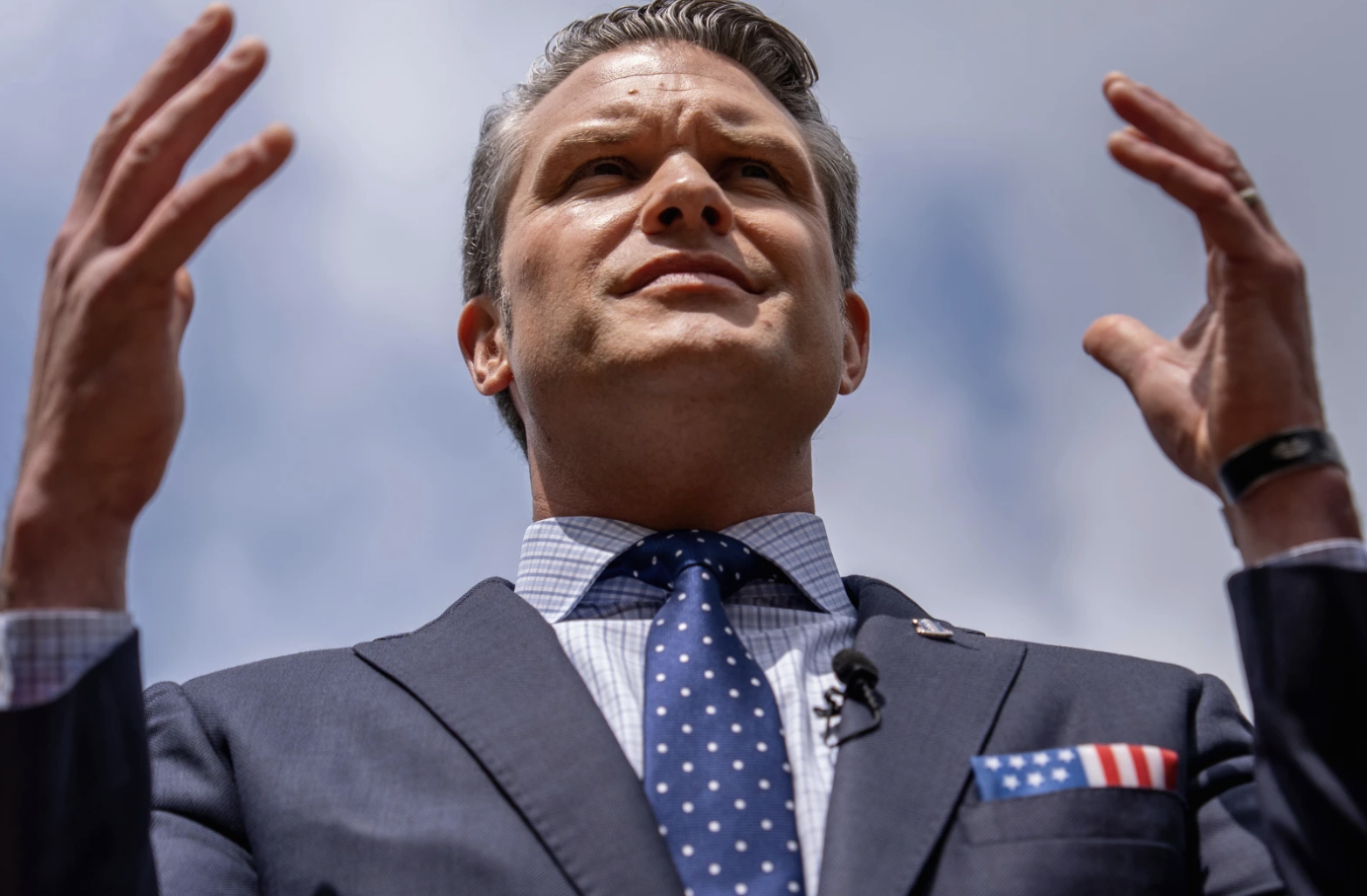 Bộ trưởng Quốc phòng Pete Hegseth bất ngờ triệu tập tướng lĩnh Mỹ khắp thế giới- Ảnh 1.