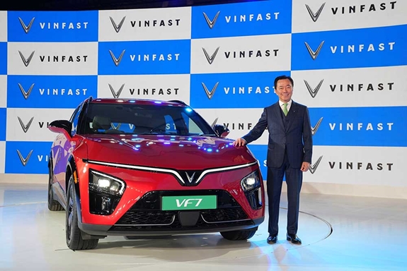 Cú hích của VinFast tại thị trường lớn hàng đầu thế giới, "mỏ vàng" 206 tỷ USD- Ảnh 2.