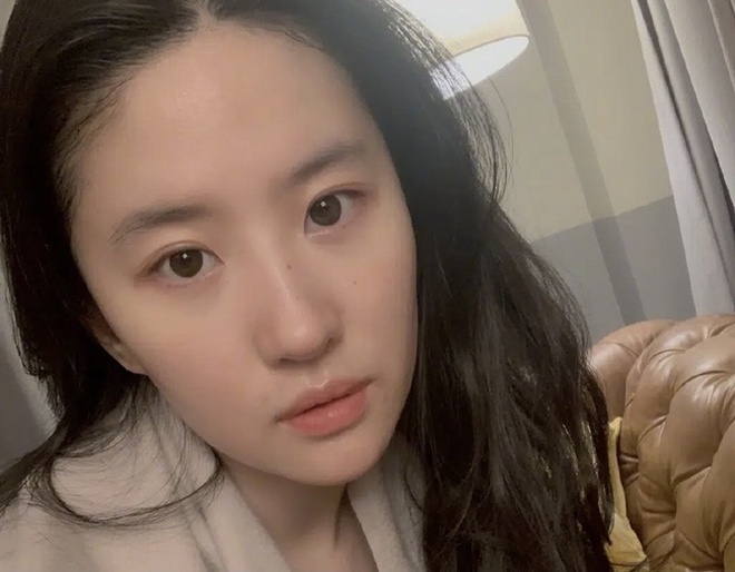 Mặt mộc gần đây của Lưu Diệc Phi- Ảnh 6.