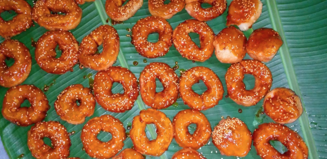 Kiểu bán bánh đội mâm cao như làm xiếc ở miền Tây: 2 loại bánh tuổi thơ khiến ai cũng phải ùa ra mua- Ảnh 6.