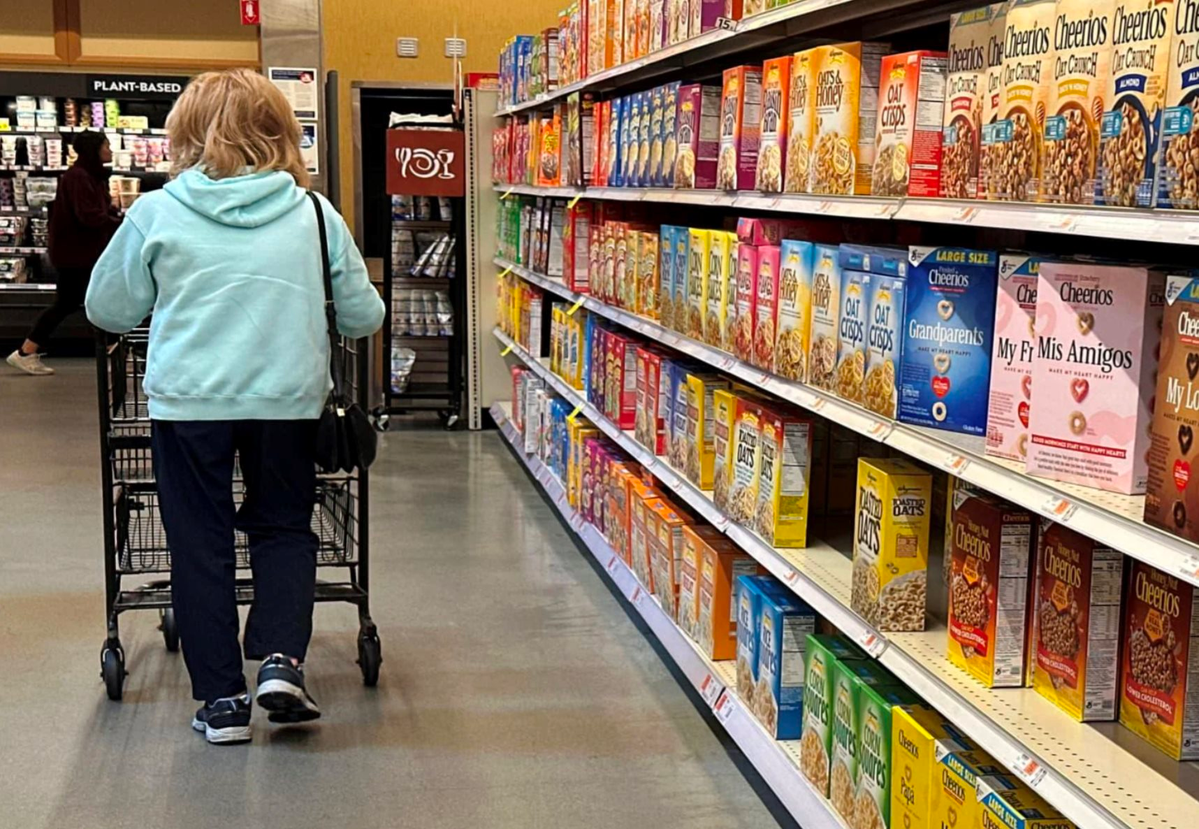 Thước đo lạm phát ưa thích của Fed được công bố: Giá hàng hoá ổn định, mở đường cho ngân hàng trung ương tiếp tục hạ lãi suất- Ảnh 1.