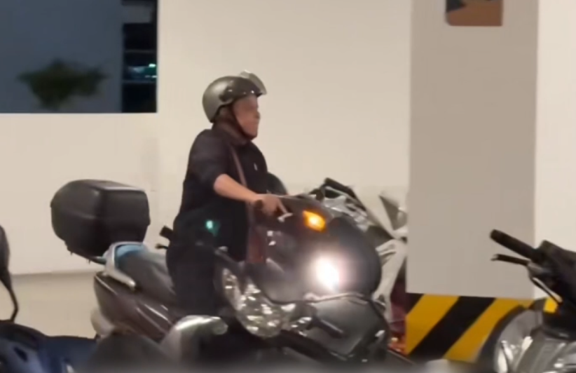 Diễn viên Tử Chiến Trên Không là đại gia ngầm: Sở hữu 3 căn nhà, 8.500m2 đất nhưng toàn đeo túi rách- Ảnh 4.