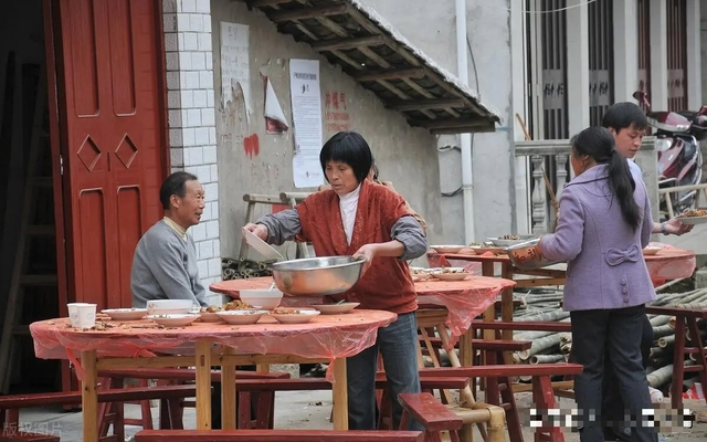 Dốc 100 triệu tiền tiết kiệm mở tiệc mừng con trai đỗ đại học, nhưng cả làng ai cũng đến tay không: Không ngờ cuối buổi nhận cú sốc nghẹn lời- Ảnh 1. Dốc 100 triệu tiền tiết kiệm mở tiệc mừng con trai đỗ đại học, nhưng cả làng ai cũng đến tay không: Không ngờ cuối buổi nhận cú sốc nghẹn lời- Ảnh 1.