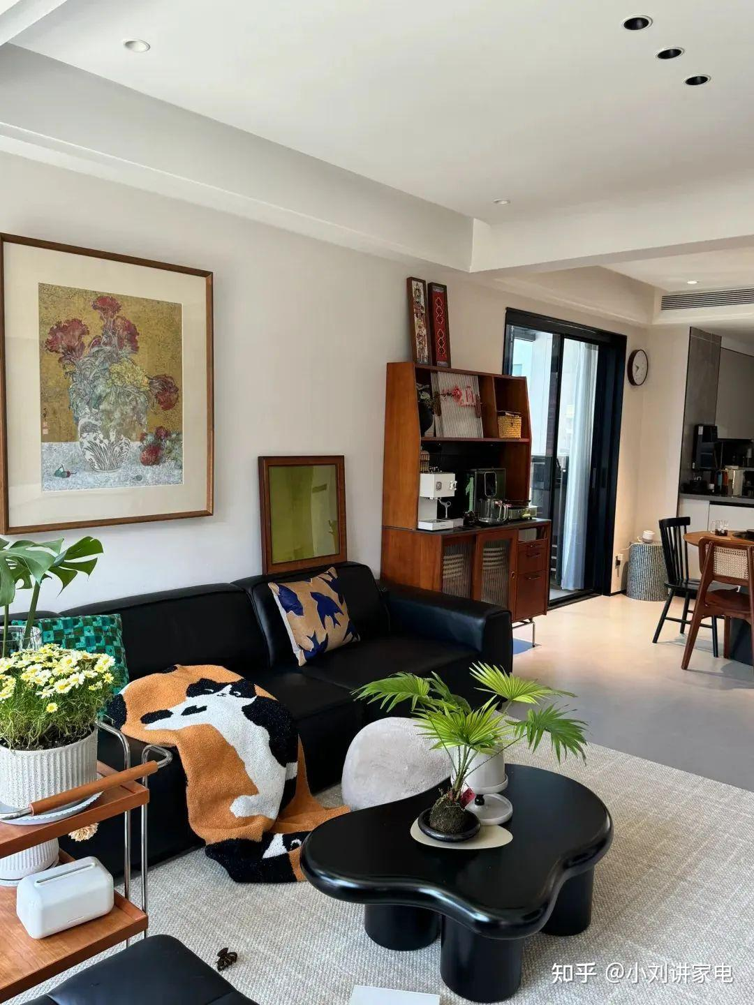 Ngôi nhà sạch tinh tươm của phụ nữ 49 tuổi sống một mình 19 năm khiến ai cũng ghen tị- Ảnh 1.