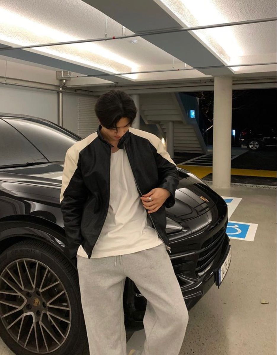 Tân sinh viên lái Porsche giá 5 tỷ đi học, tuyển hẳn 8 người giúp việc: Thế này mới gọi là "con nhà giàu"- Ảnh 1.