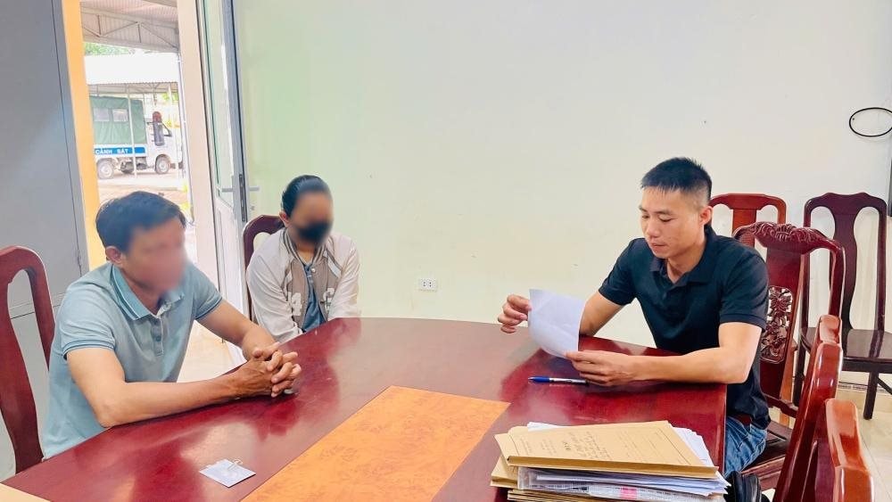 Nữ khách hàng SN 2007 mang 50 triệu đồng tiền mặt đến tiệm vàng nhờ chuyển khoản cho shipper: Chủ cửa hàng lập tức mời công an xã đến làm việc- Ảnh 1.