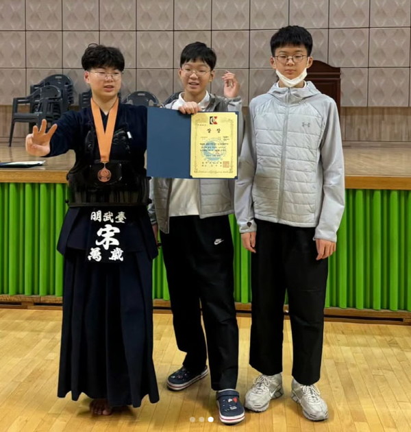 Nhìn các con của nam diễn viên này hiện tại mới thấy: 11 năm trước, anh bị "mắng oan" thế nào!- Ảnh 2.