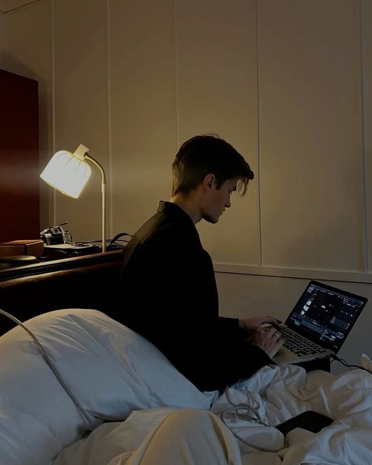 Tân sinh viên lái Porsche giá 5 tỷ đi học, tuyển hẳn 8 người giúp việc: Thế này mới gọi là "con nhà giàu"- Ảnh 2.