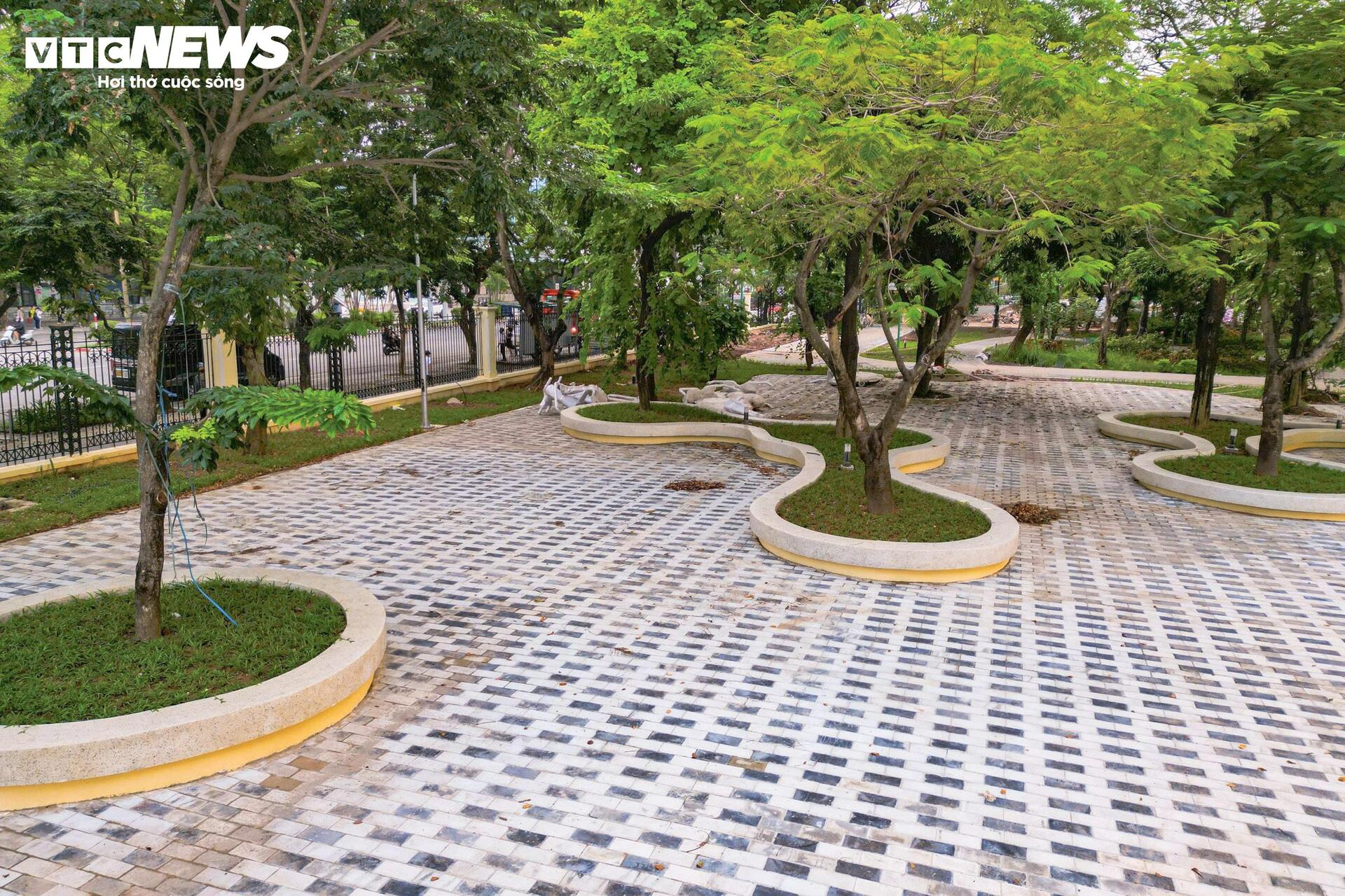 Hà Nội: Công viên Nghĩa Đô 'lột xác', xuất hiện cầu đi bộ hình cây đàn độc đáo- Ảnh 12.