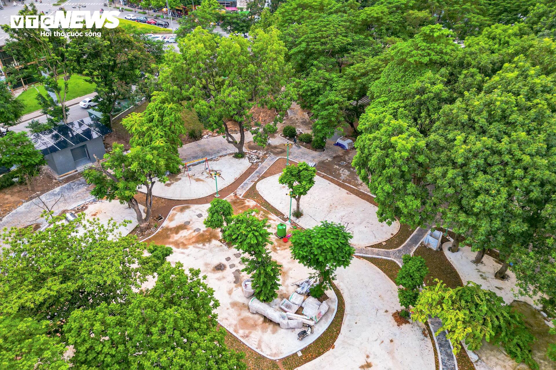 Hà Nội: Công viên Nghĩa Đô 'lột xác', xuất hiện cầu đi bộ hình cây đàn độc đáo- Ảnh 4.