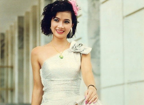 Showbiz Việt có Hoa hậu chỉ cao 1,58m: Gia thế cực khủng, sống bí ẩn bên trong biệt thự 70 tỷ- Ảnh 2. Showbiz Việt có Hoa hậu chỉ cao 1,58m: Gia thế cực khủng, sống bí ẩn bên trong biệt thự 70 tỷ- Ảnh 2.