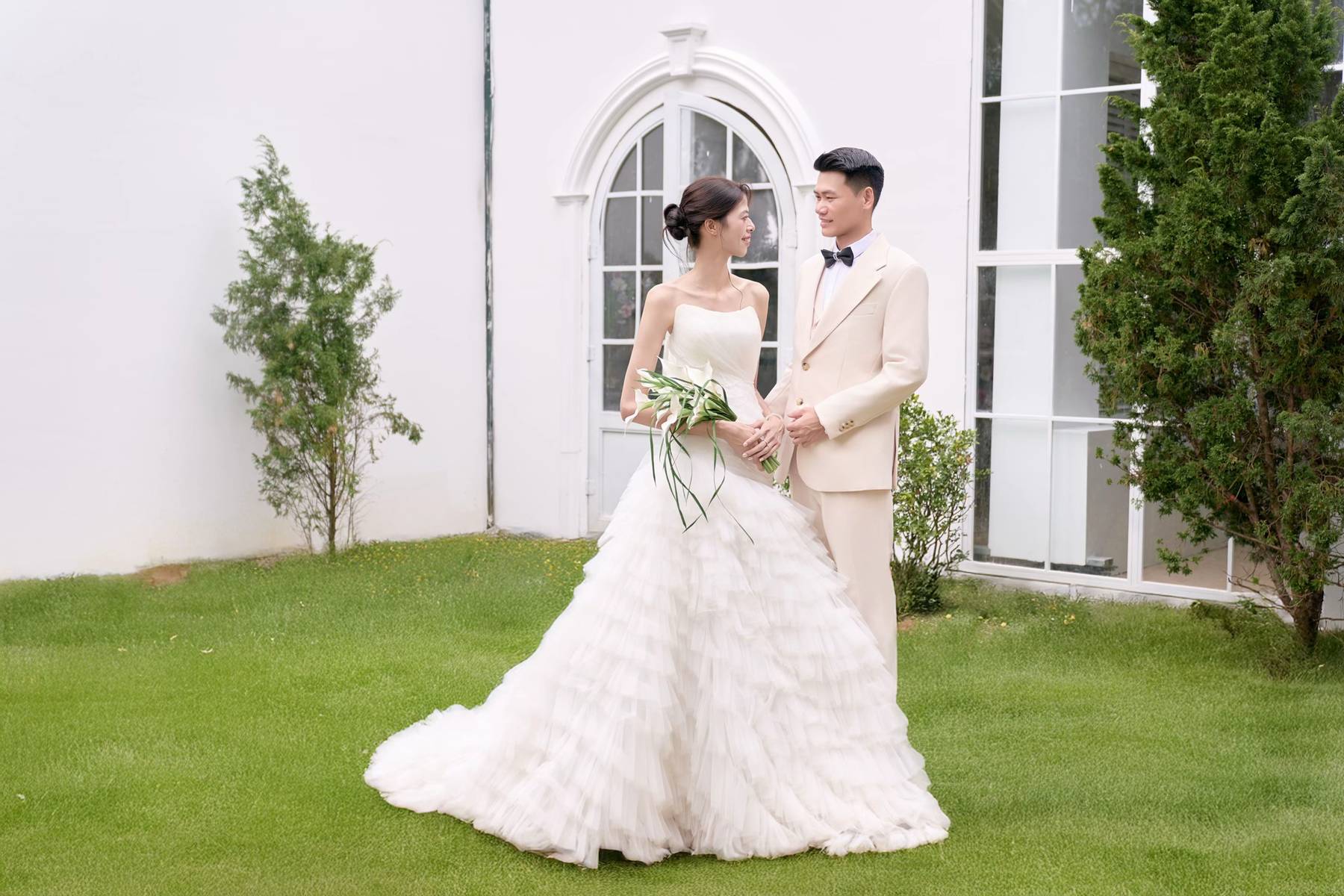 Danh tính cô dâu cao 1m85 lấy chồng cao 1m80 ở Tuyên Quang: Dòng họ có người cao hơn, khách mời hoá "tí hon"- Ảnh 9. Danh tính cô dâu cao 1m85 lấy chồng cao 1m80 ở Tuyên Quang: Dòng họ có người cao hơn, khách mời hoá "tí hon"- Ảnh 9.