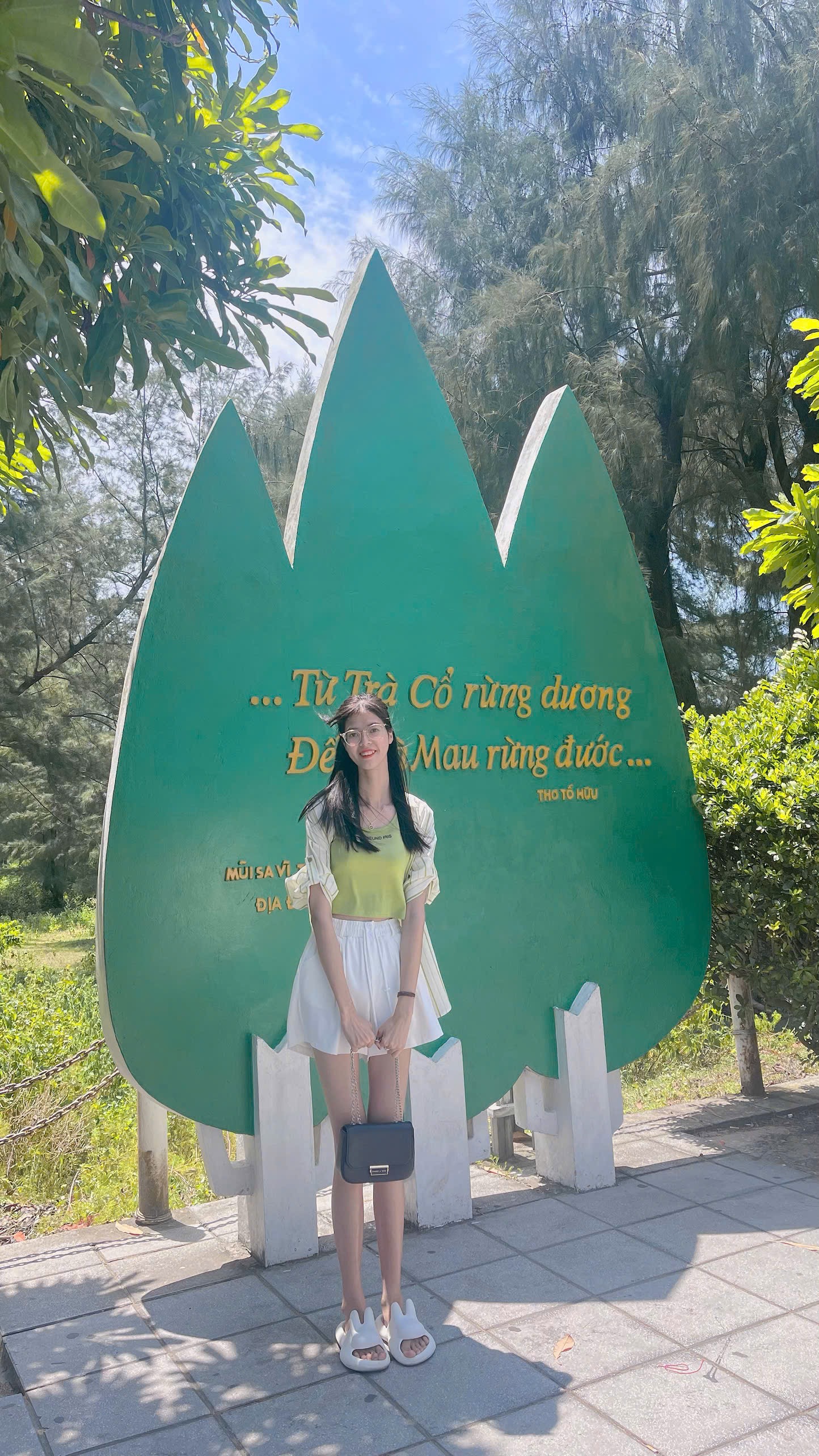 Danh tính cô dâu cao 1m85 lấy chồng cao 1m80 ở Tuyên Quang: Dòng họ có người cao hơn, khách mời hoá "tí hon"- Ảnh 4. Danh tính cô dâu cao 1m85 lấy chồng cao 1m80 ở Tuyên Quang: Dòng họ có người cao hơn, khách mời hoá "tí hon"- Ảnh 4.