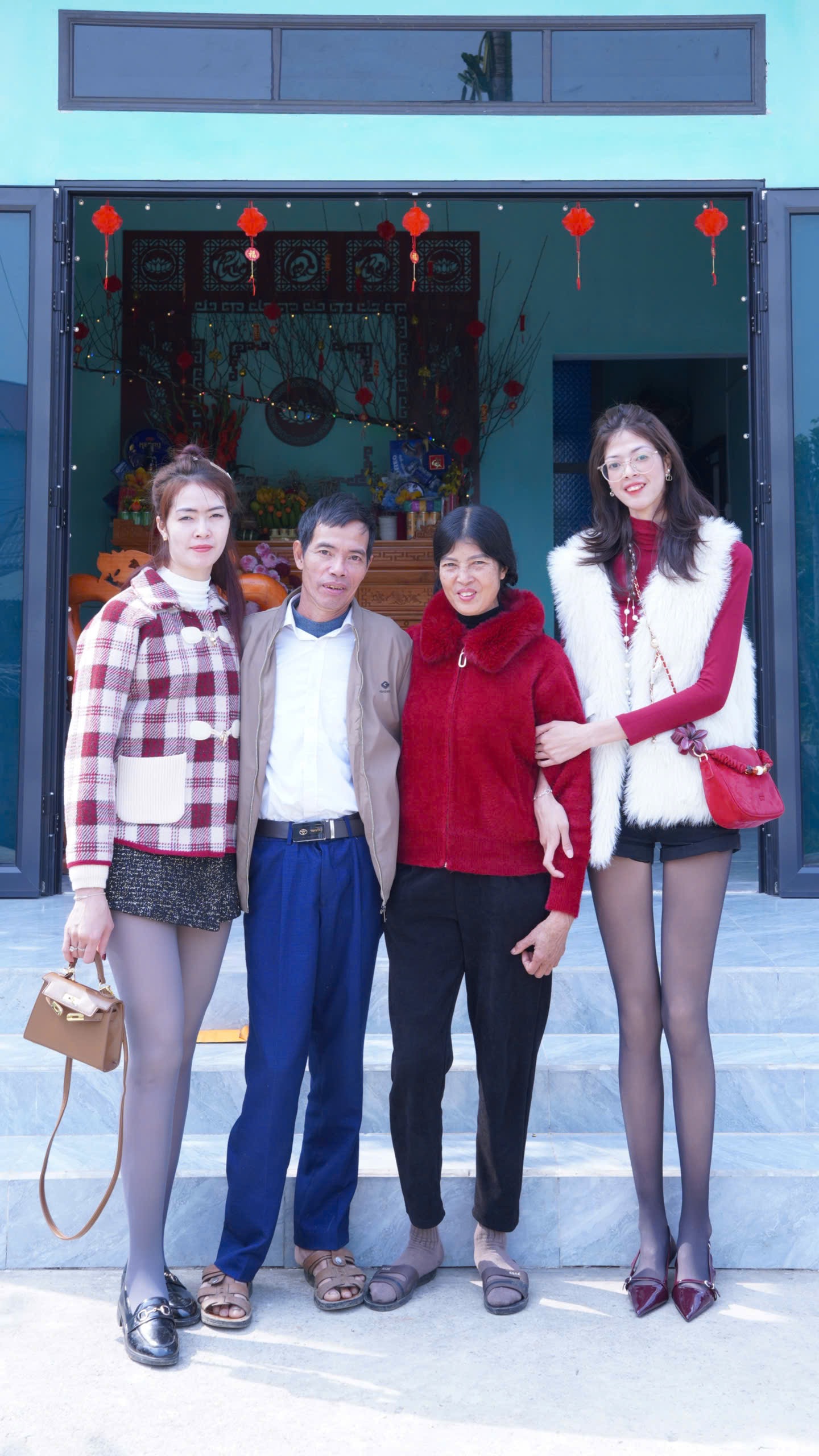 Danh tính cô dâu cao 1m85 lấy chồng cao 1m80 ở Tuyên Quang: Dòng họ có người cao hơn, khách mời hoá "tí hon"- Ảnh 6. Danh tính cô dâu cao 1m85 lấy chồng cao 1m80 ở Tuyên Quang: Dòng họ có người cao hơn, khách mời hoá "tí hon"- Ảnh 6.