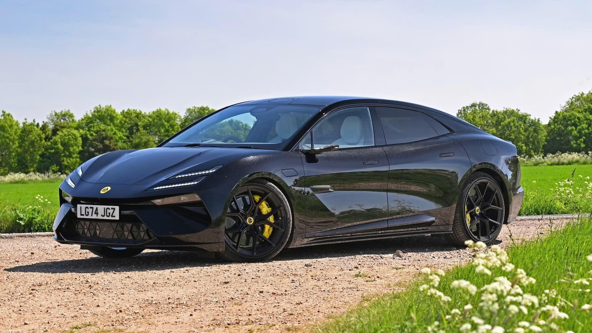 Lotus sắp bán xe chính hãng tại Việt Nam: Có thể mang xe thách thức Porsche, Audi, Mercedes- Ảnh 2.