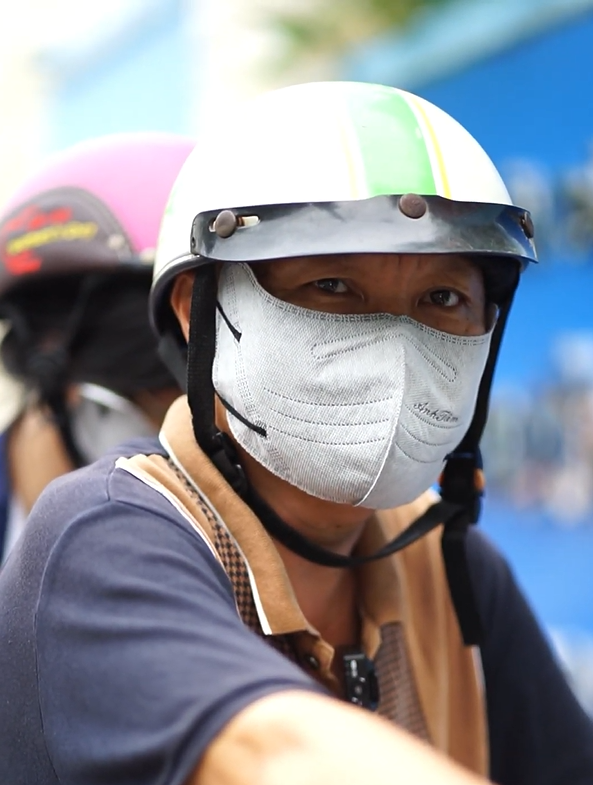 CLIP phụ huynh trải lòng: Phải chuyển chỗ làm, tranh thủ tăng ca buổi trưa để kịp đón con!- Ảnh 1. CLIP phụ huynh trải lòng: Phải chuyển chỗ làm, tranh thủ tăng ca buổi trưa để kịp đón con!- Ảnh 1.