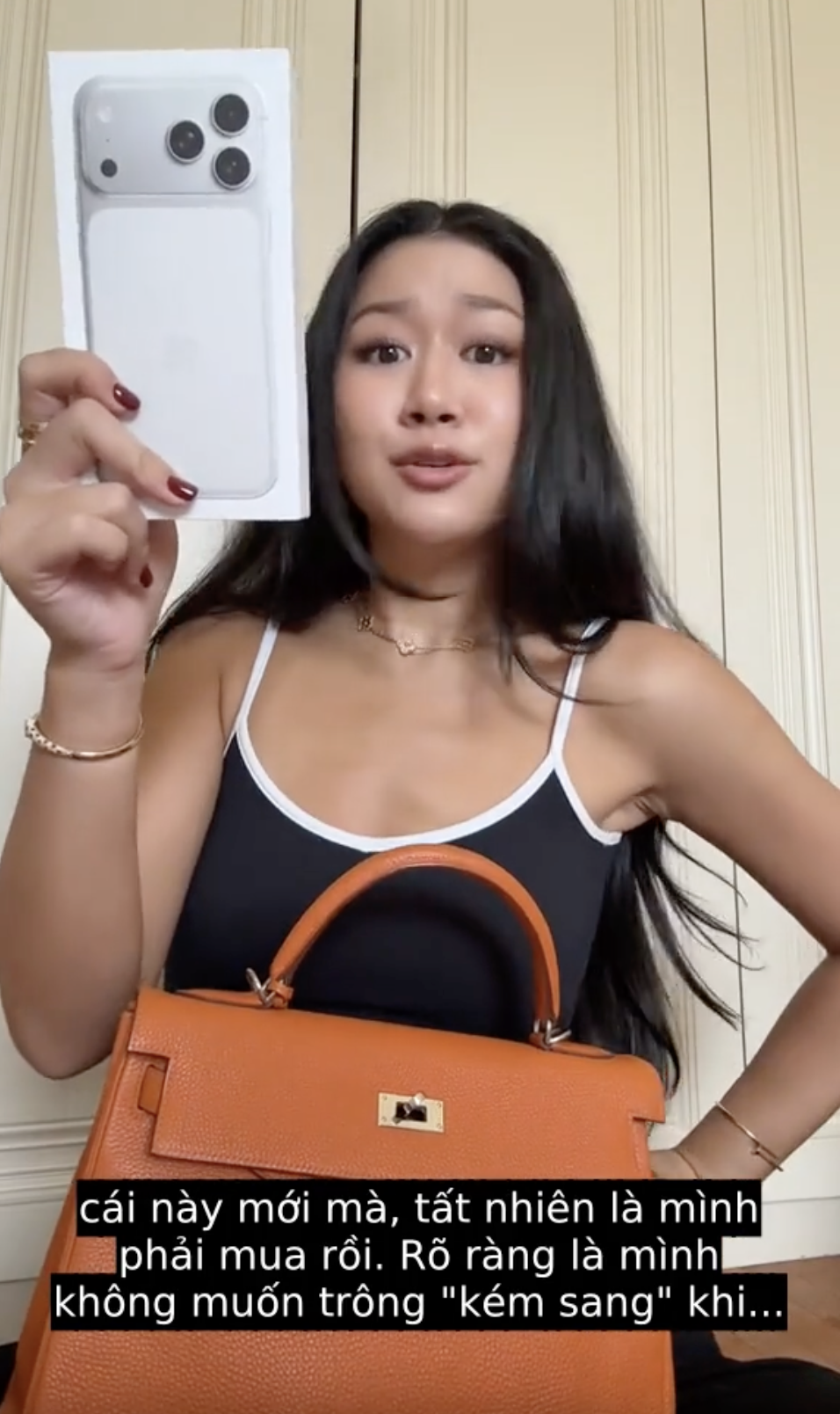 TikToker làm nghề "con gái nhà giàu": 3 tuổi ngồi trong túi Hermès, lớn lên chỉ nuôi chó vừa size Birkin 35- Ảnh 3.