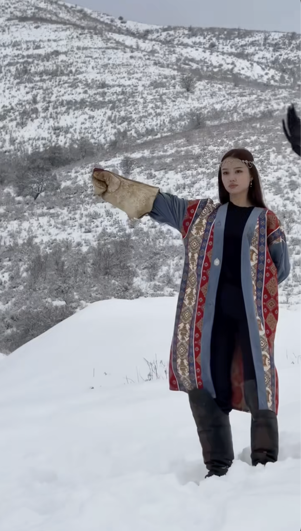 Chú chim đầu tiên được lên hot search xứ Trung vì thái độ cực gắt với du khách- Ảnh 1.