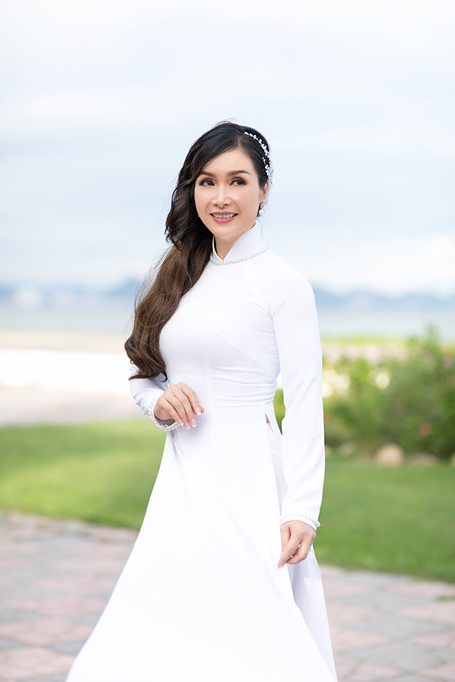 Showbiz Việt có Hoa hậu chỉ cao 1,58m: Gia thế cực khủng, sống bí ẩn bên trong biệt thự 70 tỷ- Ảnh 3. Showbiz Việt có Hoa hậu chỉ cao 1,58m: Gia thế cực khủng, sống bí ẩn bên trong biệt thự 70 tỷ- Ảnh 3.