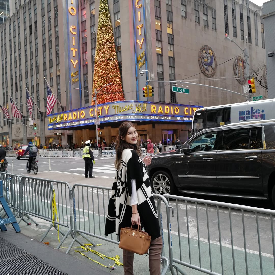 Bạn của Lisa là “phú bà mua tất” đất Thái Lan, cách dùng hàng hiệu khác hẳn nhiều phú bà khác- Ảnh 13.