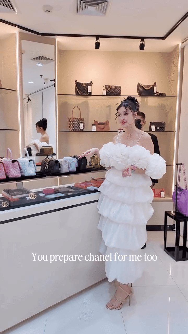 Bạn của Lisa là “phú bà mua tất” đất Thái Lan, cách dùng hàng hiệu khác hẳn nhiều phú bà khác- Ảnh 2.