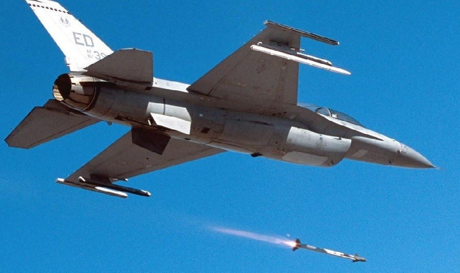 NATO đau đầu vì mất nửa triệu dollars để hạ 1 UAV- Ảnh 1.