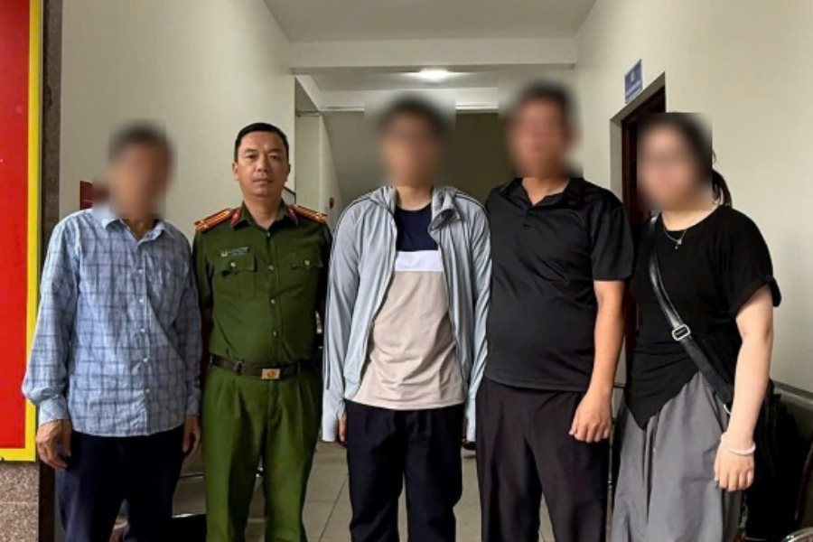 Nhiều sinh viên được Công an Hà Nội giải cứu khỏi một chiêu trò lừa đảo- Ảnh 1.