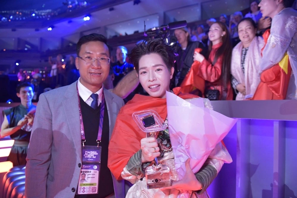 Thứ trưởng Bộ VHTTDL: 3 phút biểu diễn của Đức Phúc là một kỳ tích, là minh chứng cho sức trẻ Việt Nam đang vươn lên mạnh mẽ- Ảnh 1.