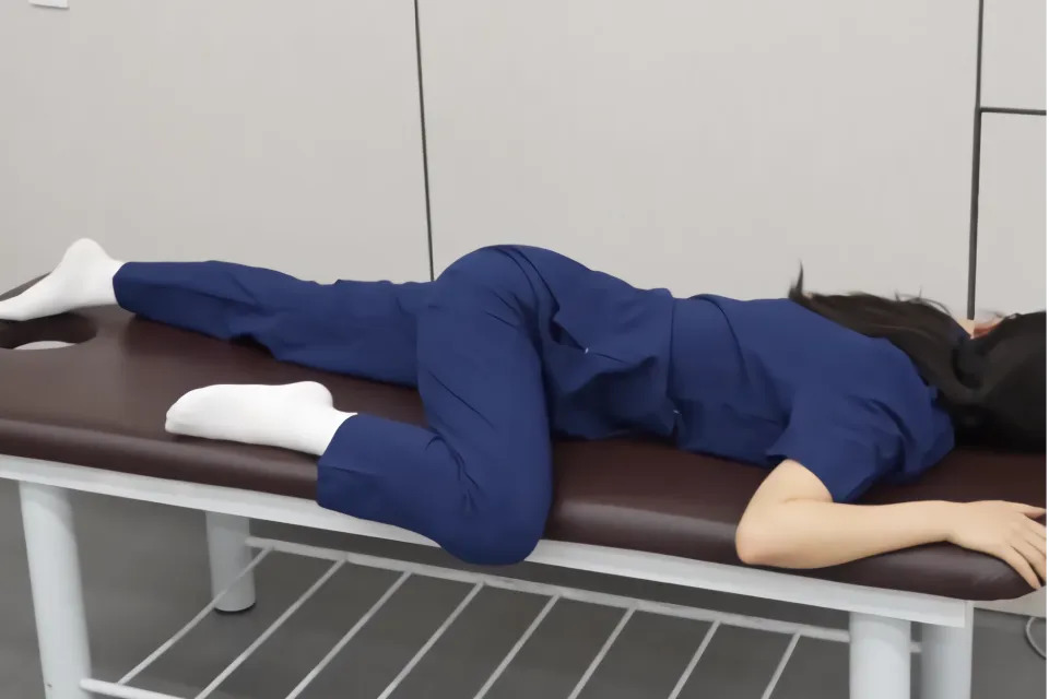 Ngủ ở 4 tư thế này ĐỪNG HỎI TẠI SAO cột sống sớm bị "hủy hoại": Nhiều người thích vì thoải mái- Ảnh 1.