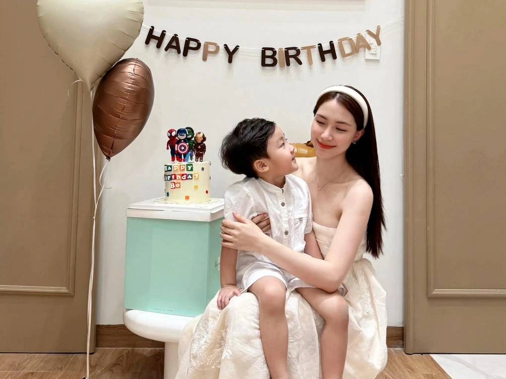 Đường tình lận đận của nữ ca sĩ 30 tuổi là mẹ đơn thân, vẫn đợi một ngày được "làm cô dâu xinh đẹp"- Ảnh 2. Đường tình lận đận của nữ ca sĩ 30 tuổi là mẹ đơn thân, vẫn đợi một ngày được "làm cô dâu xinh đẹp"- Ảnh 2.
