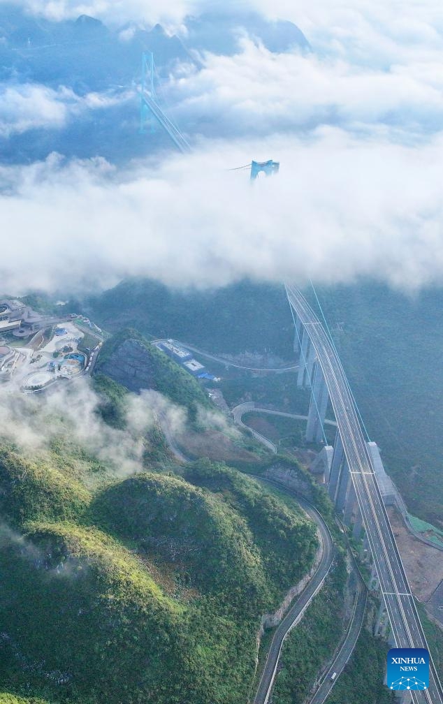 Cận cảnh cây cầu cao nhất thế giới, "chuẩn từng milimet” của Trung Quốc- Ảnh 2. Cận cảnh cây cầu cao nhất thế giới, "chuẩn từng milimet” của Trung Quốc- Ảnh 2.