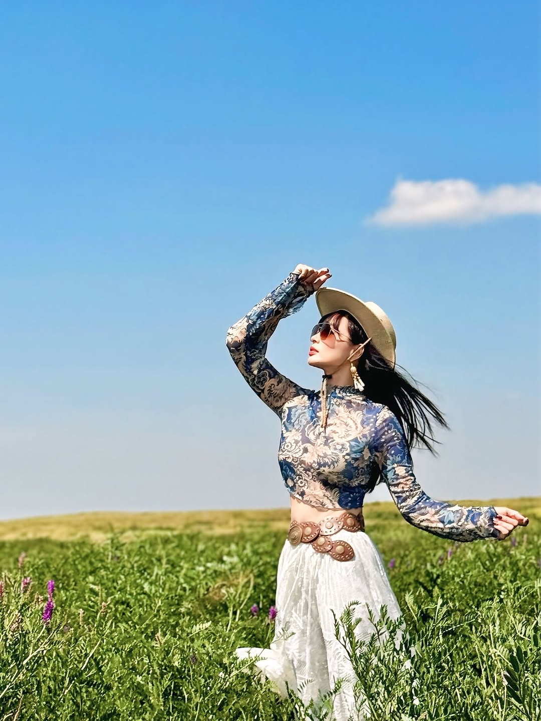 Siêu mẫu Thúy Hạnh U50 vẫn giữ da săn chắc, nhan sắc đáng ngưỡng mộ nhờ chăm làm 2 việc phụ nữ trung niên rất cần để trẻ lâu- Ảnh 1.