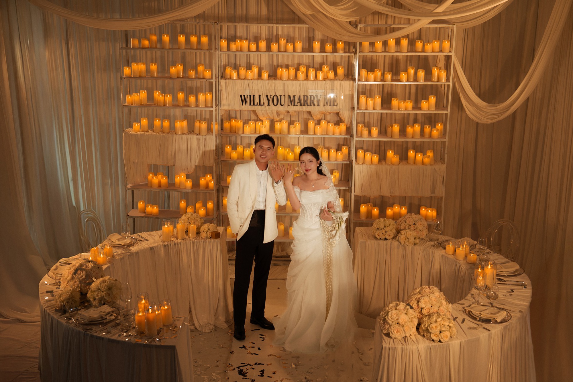 Ảnh cưới đẹp lung linh của tiền vệ ĐT Việt Nam và cô chủ tiệm vàng- Ảnh 2. Ảnh cưới đẹp lung linh của tiền vệ ĐT Việt Nam và cô chủ tiệm vàng- Ảnh 2.