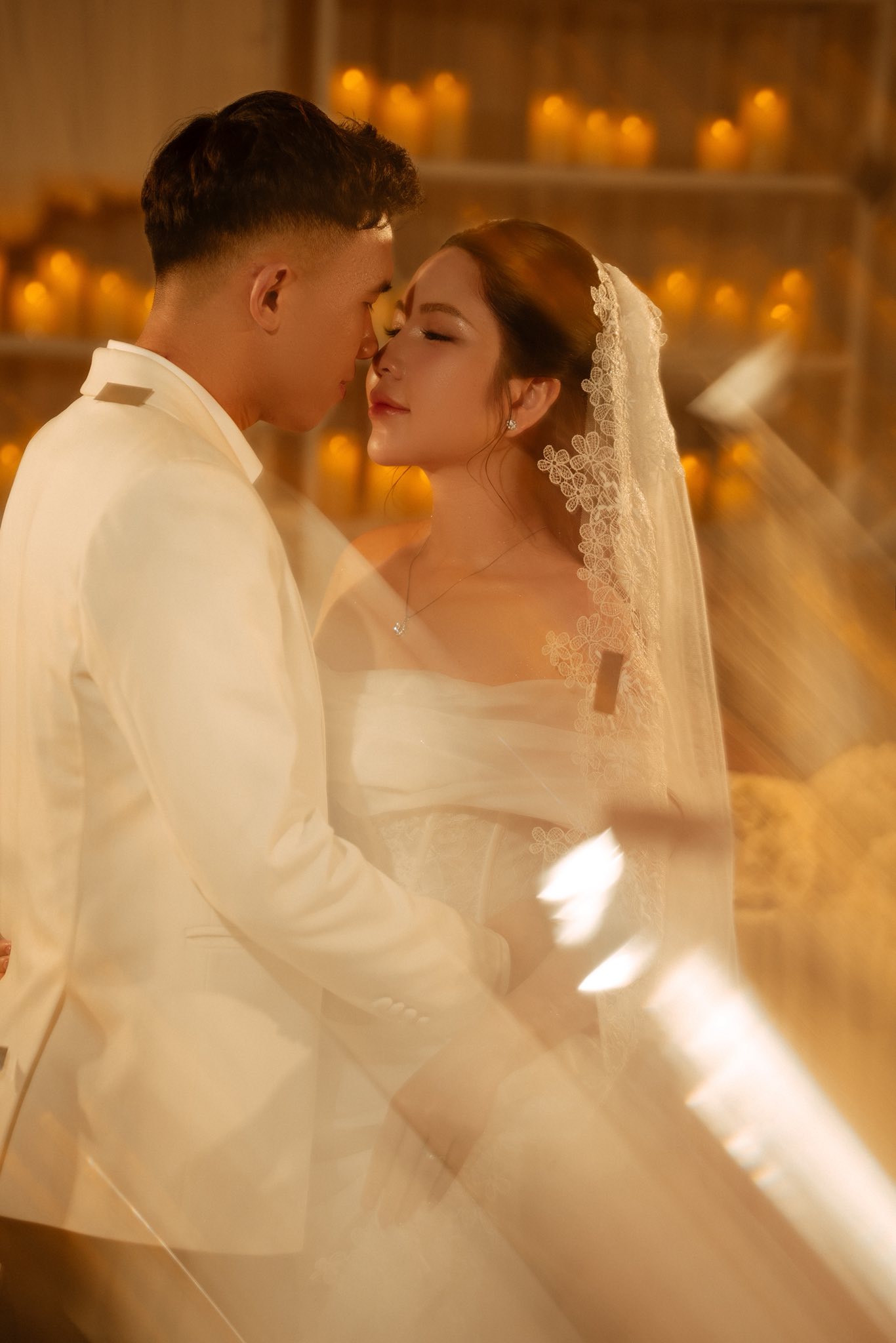 Ảnh cưới đẹp lung linh của tiền vệ ĐT Việt Nam và cô chủ tiệm vàng- Ảnh 9. Ảnh cưới đẹp lung linh của tiền vệ ĐT Việt Nam và cô chủ tiệm vàng- Ảnh 9.