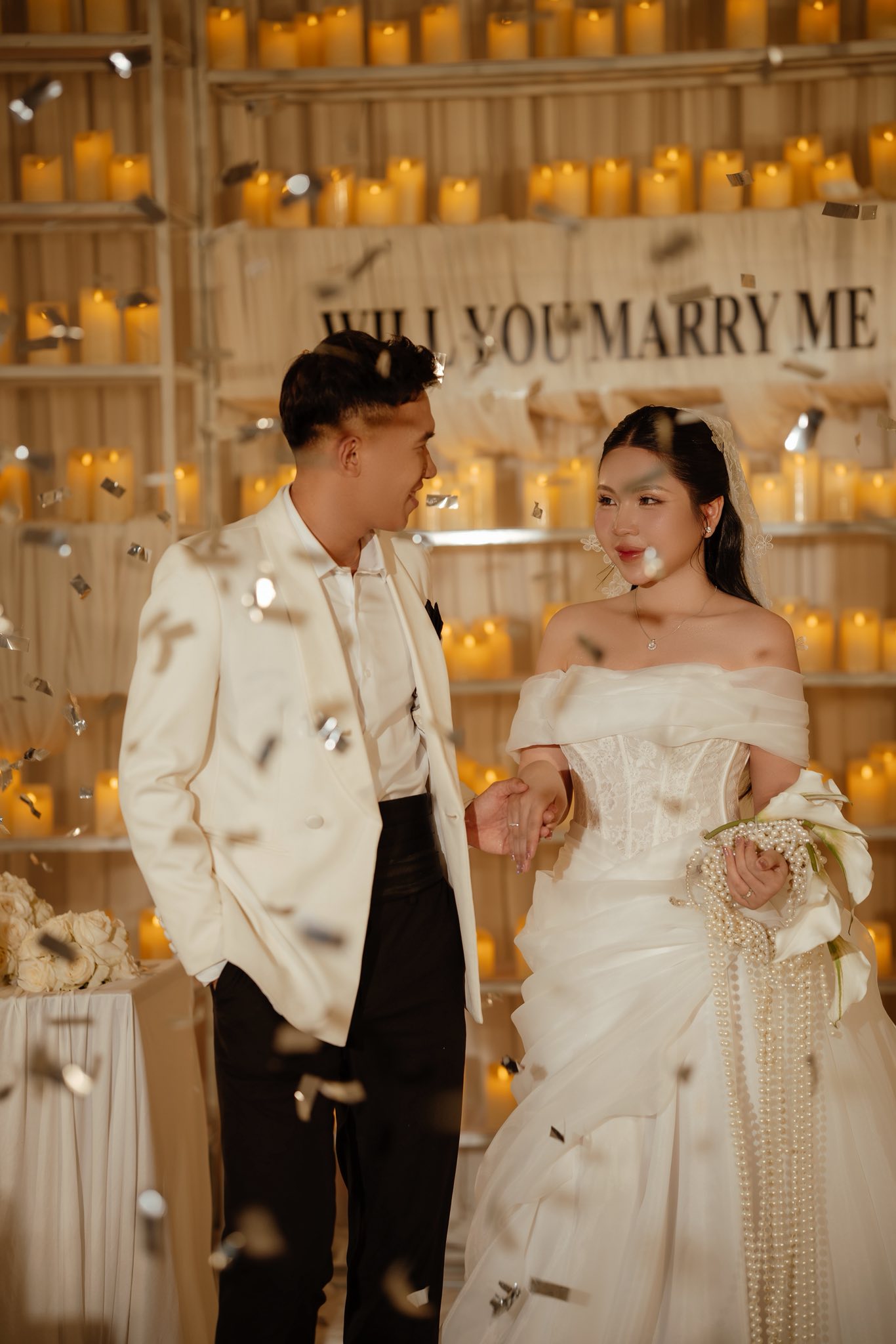 Ảnh cưới đẹp lung linh của tiền vệ ĐT Việt Nam và cô chủ tiệm vàng- Ảnh 4. Ảnh cưới đẹp lung linh của tiền vệ ĐT Việt Nam và cô chủ tiệm vàng- Ảnh 4.