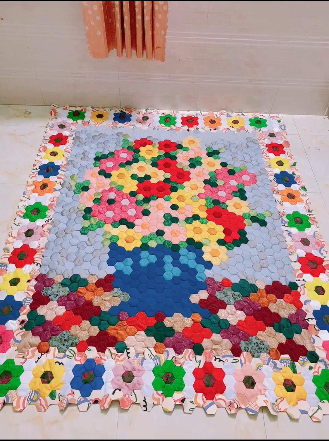 Lý do chiếc mền ghép từ vải vụn ở miền Tây được hỏi mua giá hơn 20 triệu, chủ nhân không chịu bán- Ảnh 1.