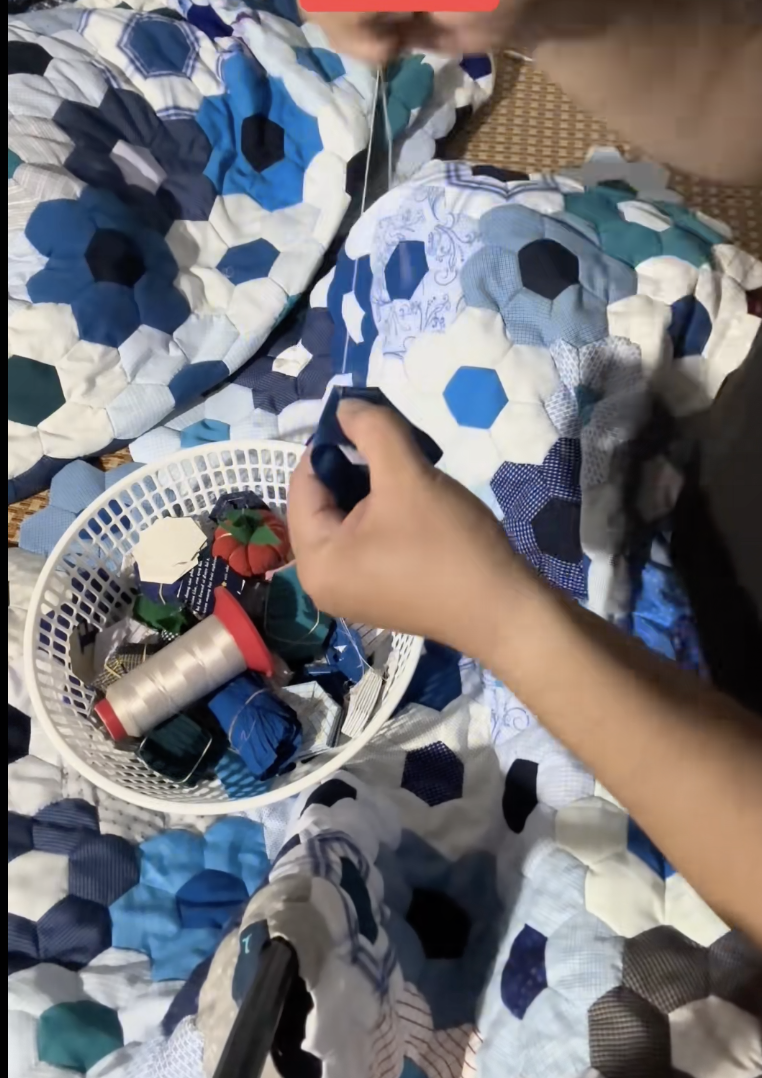 Lý do chiếc mền ghép từ vải vụn ở miền Tây được hỏi mua giá hơn 20 triệu, chủ nhân không chịu bán- Ảnh 3.