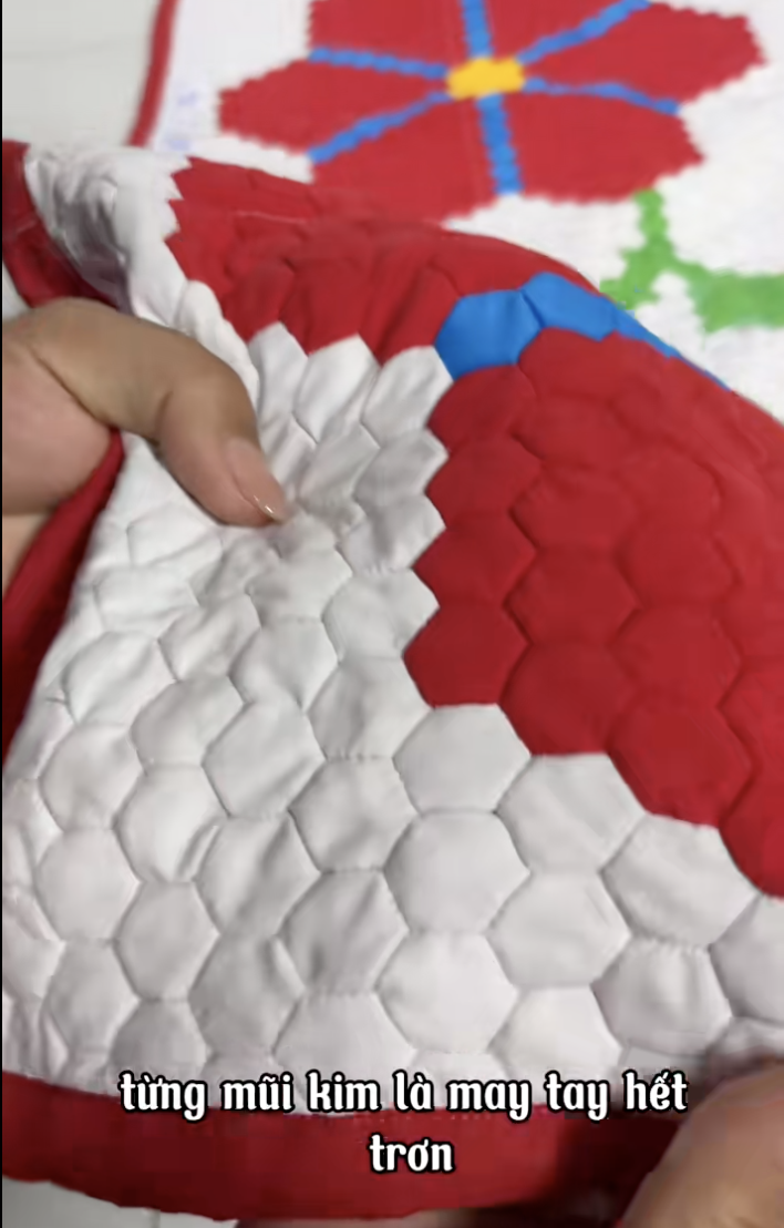 Lý do chiếc mền ghép từ vải vụn ở miền Tây được hỏi mua giá hơn 20 triệu, chủ nhân không chịu bán- Ảnh 5.