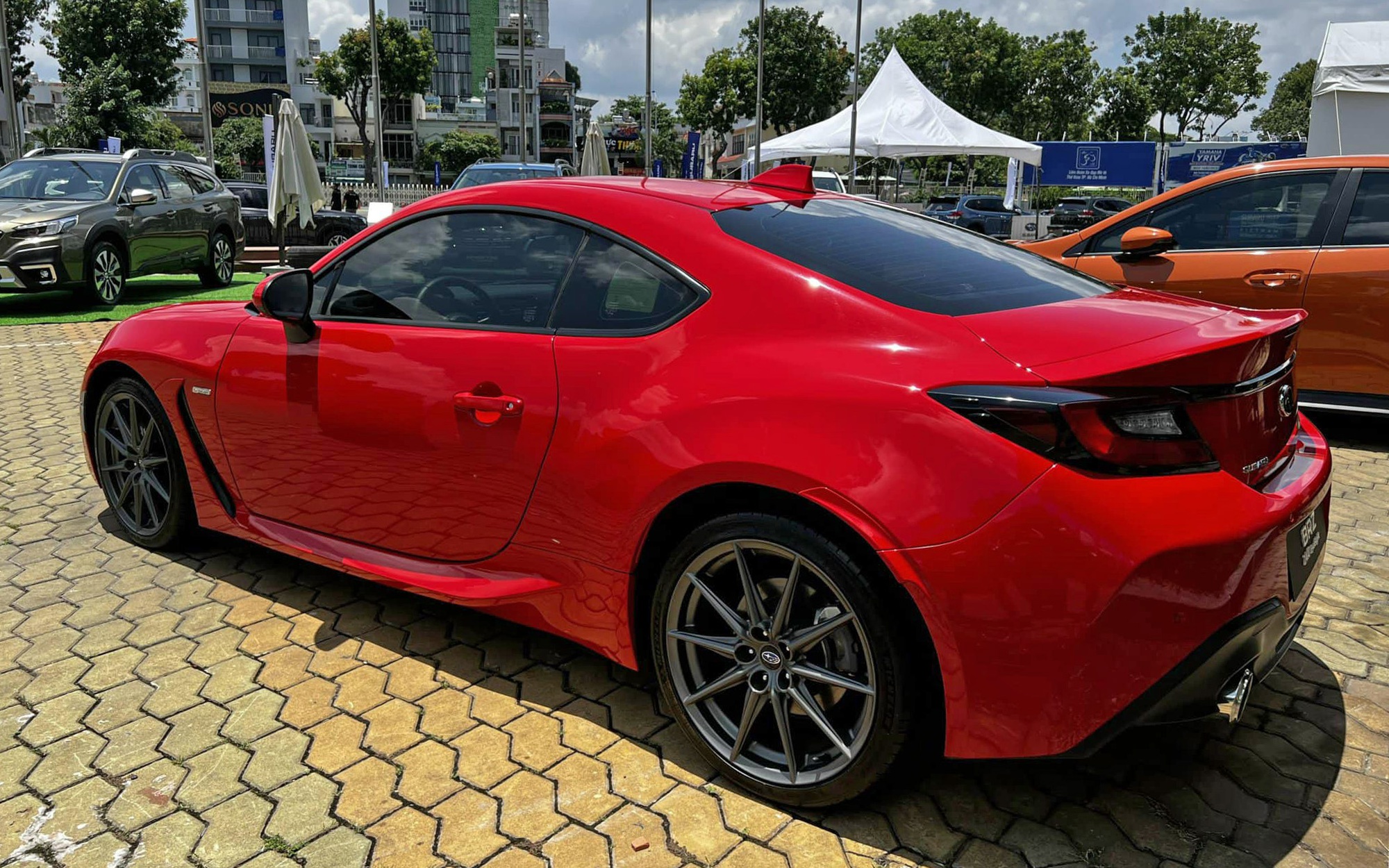 Cường đô la 'tậu' Subaru BRZ số sàn, dân mạng đùa: ‘May có bộ tem mới phân biệt được đâu là xe mới mua’- Ảnh 5.