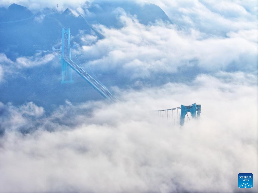 Cận cảnh cây cầu cao nhất thế giới, "chuẩn từng milimet” của Trung Quốc- Ảnh 3. Cận cảnh cây cầu cao nhất thế giới, "chuẩn từng milimet” của Trung Quốc- Ảnh 3.
