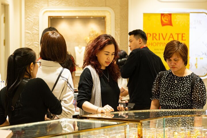 Vàng thế giới sẽ sớm vượt 3.800 USD/ounce, vàng trong nước khó bứt phá- Ảnh 1.