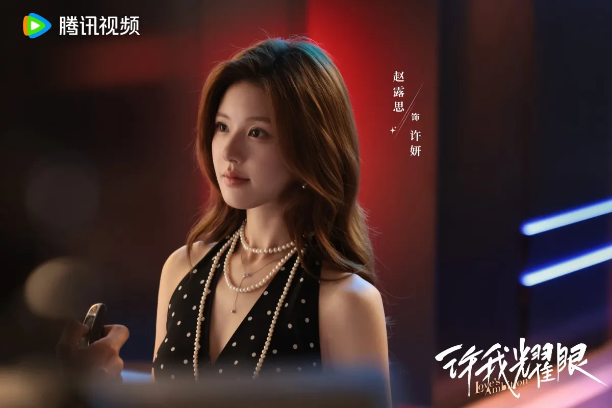 Trung Quốc hiện tại không ai mặc đẹp hơn mỹ nhân này: Đóng 1 phim mà sắm tận 230 bộ đồ, tuần lễ thời trang cũng chỉ tới thế- Ảnh 3. Trung Quốc hiện tại không ai mặc đẹp hơn mỹ nhân này: Đóng 1 phim mà sắm tận 230 bộ đồ, tuần lễ thời trang cũng chỉ tới thế- Ảnh 3.