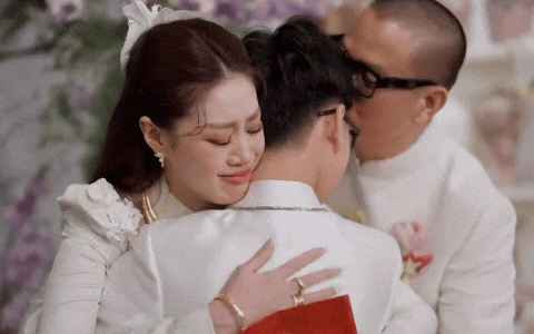 Hoa hậu Việt lấy chồng hơn 17 tuổi đã có con riêng, lộ thái độ thật ngay tại đám cưới- Ảnh 4.