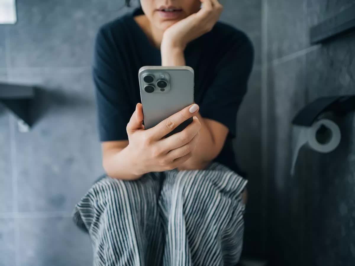 Cảnh báo cho những ai đang dùng điện thoại kiểu này, không dừng sớm bệnh tật Cảnh báo cho những ai đang dùng điện thoại kiểu này, không dừng sớm bệnh tật