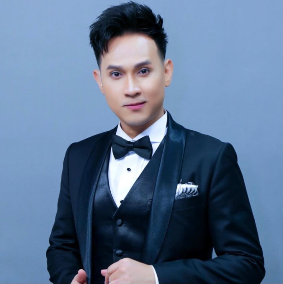 Ngoại hình ca sĩ giữ chức Viện phó, thỉnh thoảng chốt đơn một căn nhà, 50 tuổi rất giàu nhưng chưa vợ con- Ảnh 1. Ngoại hình ca sĩ giữ chức Viện phó, thỉnh thoảng chốt đơn một căn nhà, 50 tuổi rất giàu nhưng chưa vợ con- Ảnh 1.