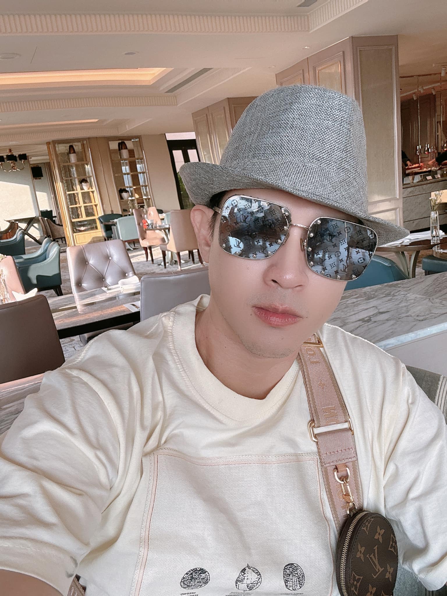 Ngoại hình ca sĩ giữ chức Viện phó, thỉnh thoảng chốt đơn một căn nhà, 50 tuổi rất giàu nhưng chưa vợ con- Ảnh 3. Ngoại hình ca sĩ giữ chức Viện phó, thỉnh thoảng chốt đơn một căn nhà, 50 tuổi rất giàu nhưng chưa vợ con- Ảnh 3.